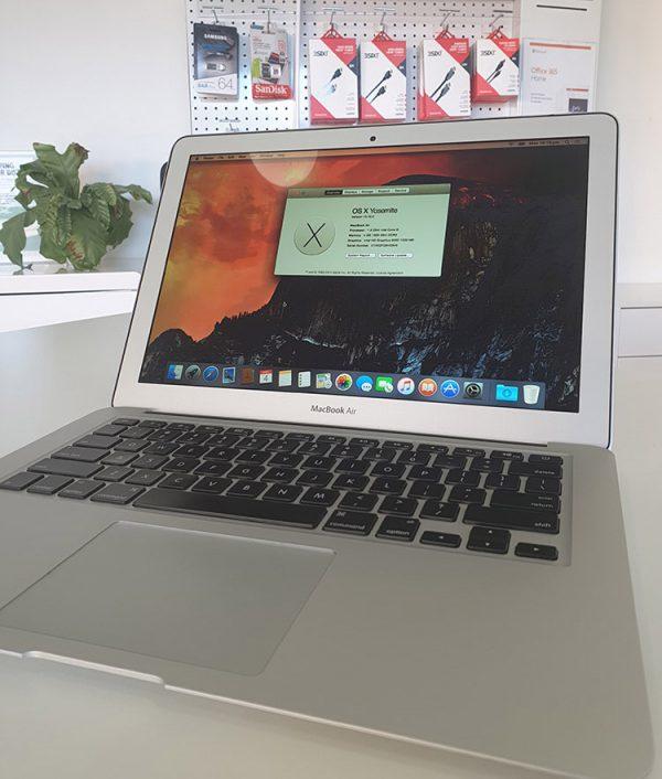 Refurbished Apple MacBook Air 13" 2015 front